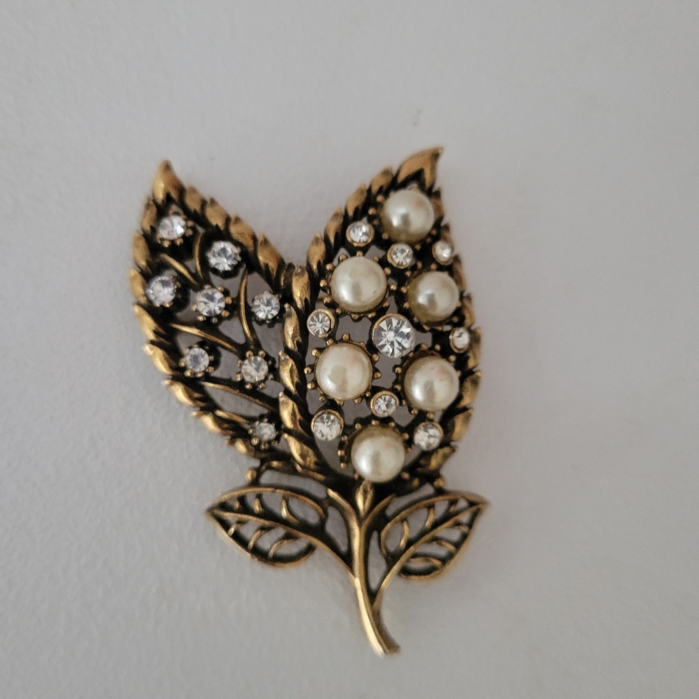 Vintage Cora gold leaf faux Pearl Rhinestone Brooch Pin Leaves